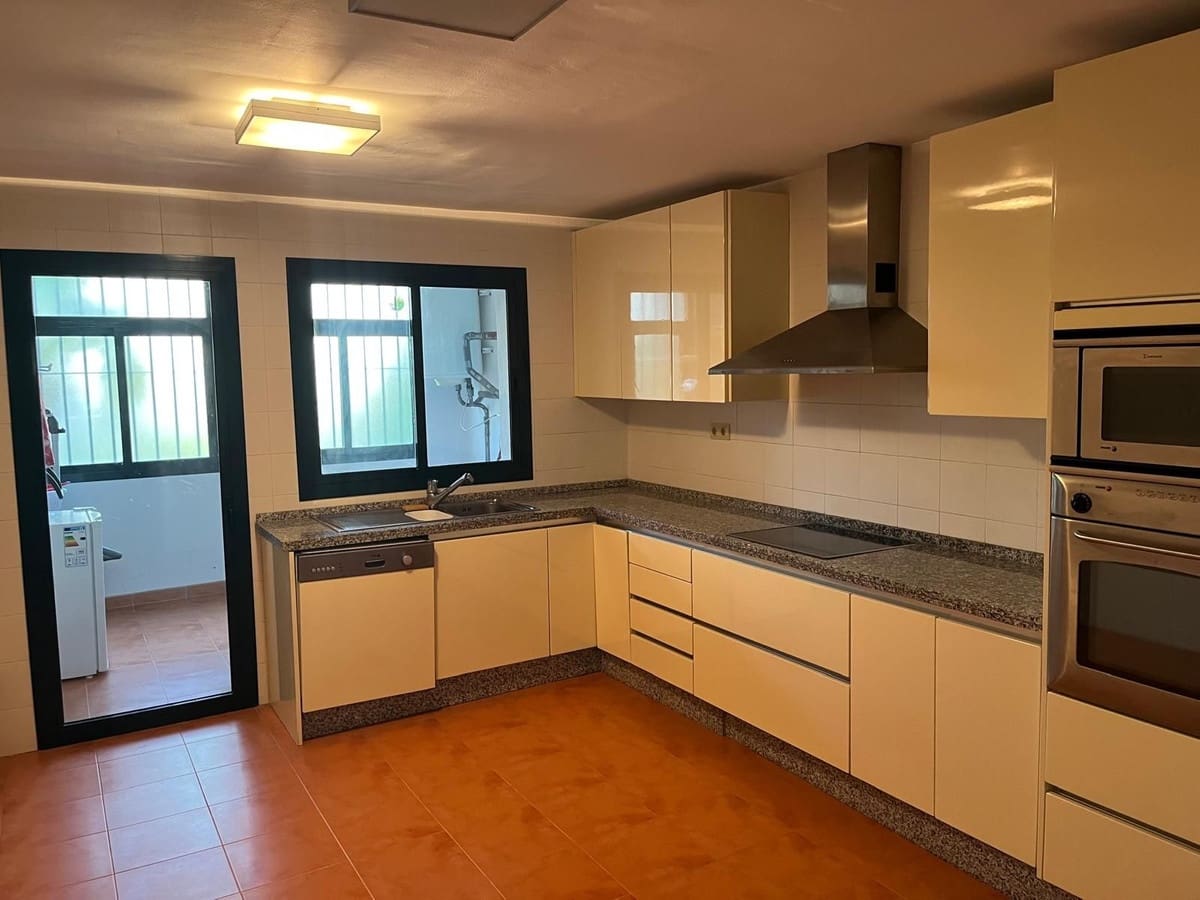 Apartamento de 3 habitaciones en San Pedro de Alcantara en venta con piscina - 630.000 € (Ref: 9952896)