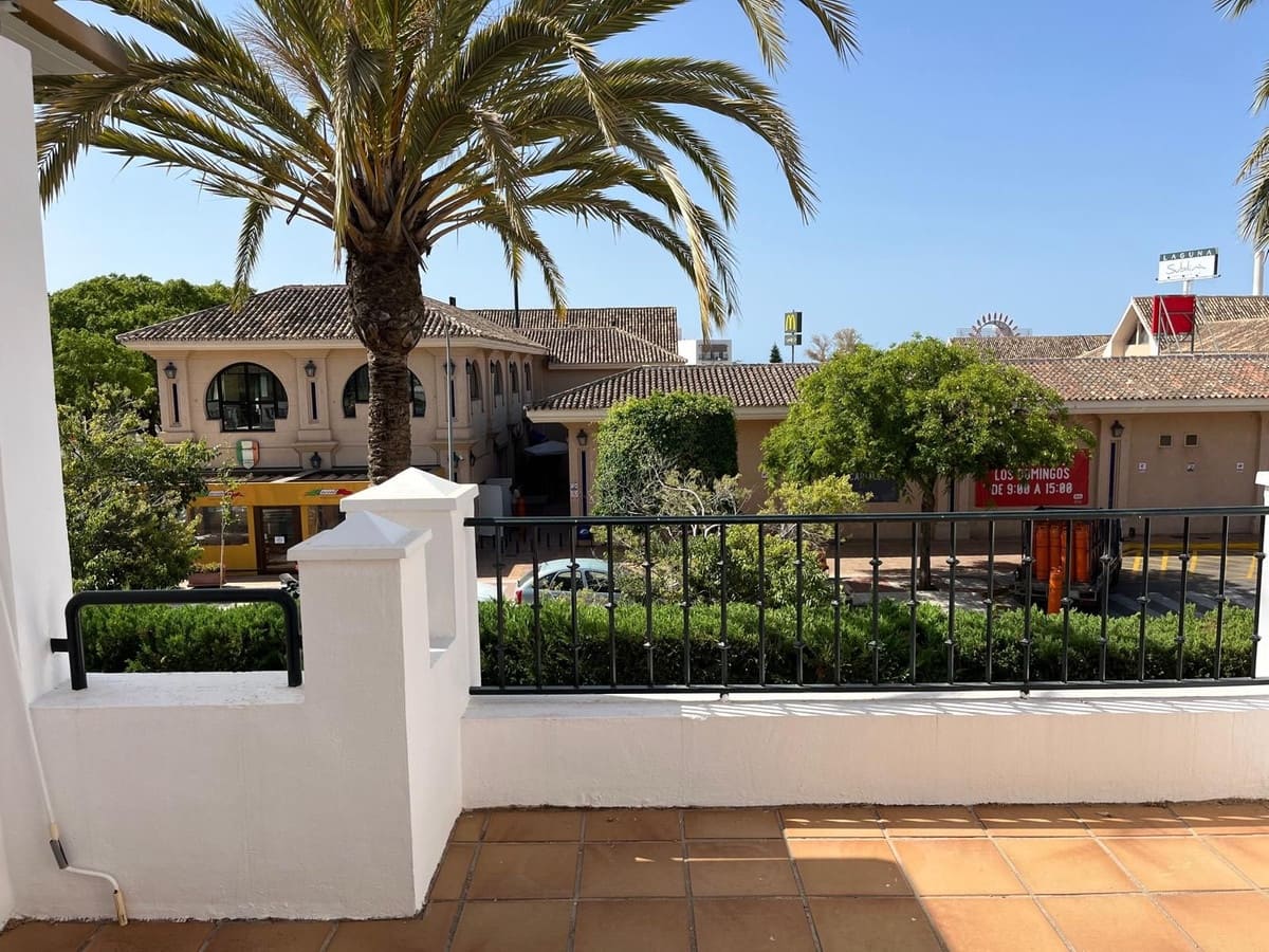 Apartamento de 3 habitaciones en San Pedro de Alcantara en venta con piscina - 630.000 € (Ref: 9952896)