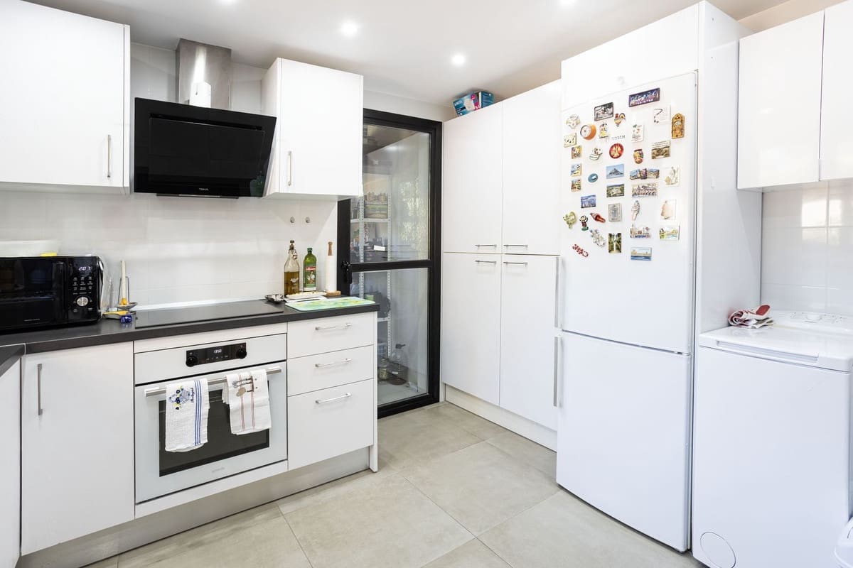 3 sypialnia Apartament na sprzedaż w Estepona z basenem garażem - 395 000 € (Ref: 9955471)