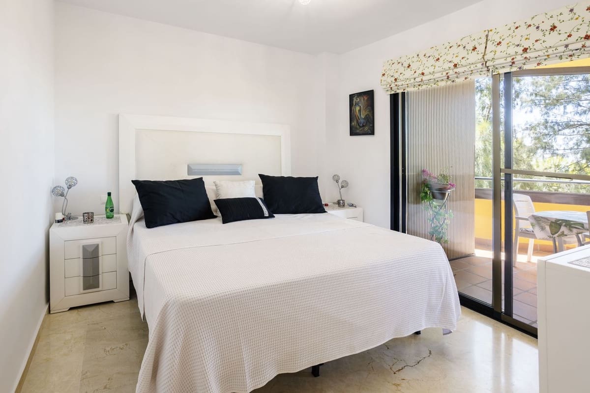 3 sypialnia Apartament na sprzedaż w Estepona z basenem garażem - 395 000 € (Ref: 9955471)