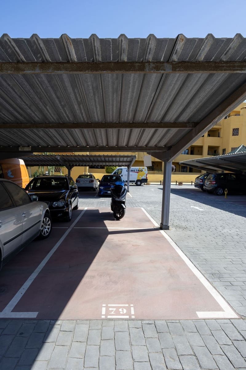 3 sypialnia Apartament na sprzedaż w Estepona z basenem garażem - 395 000 € (Ref: 9955471)