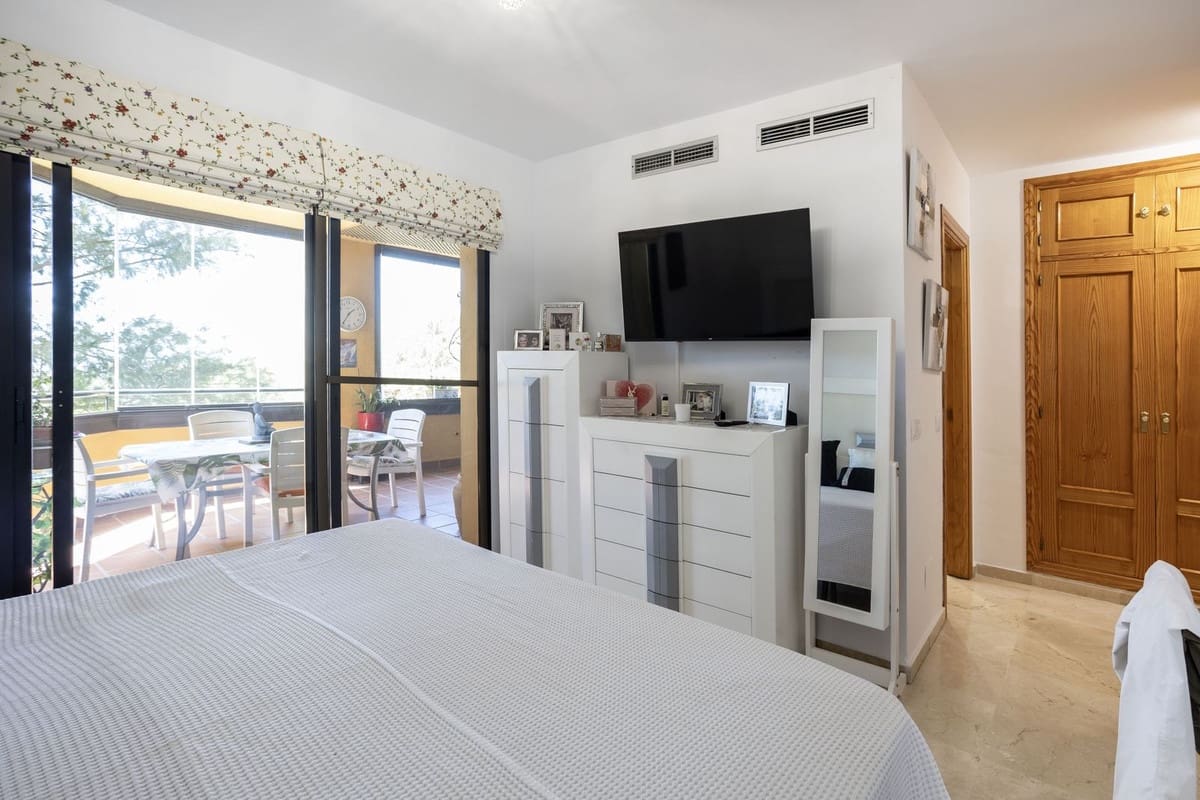 3 sypialnia Apartament na sprzedaż w Estepona z basenem garażem - 395 000 € (Ref: 9955471)
