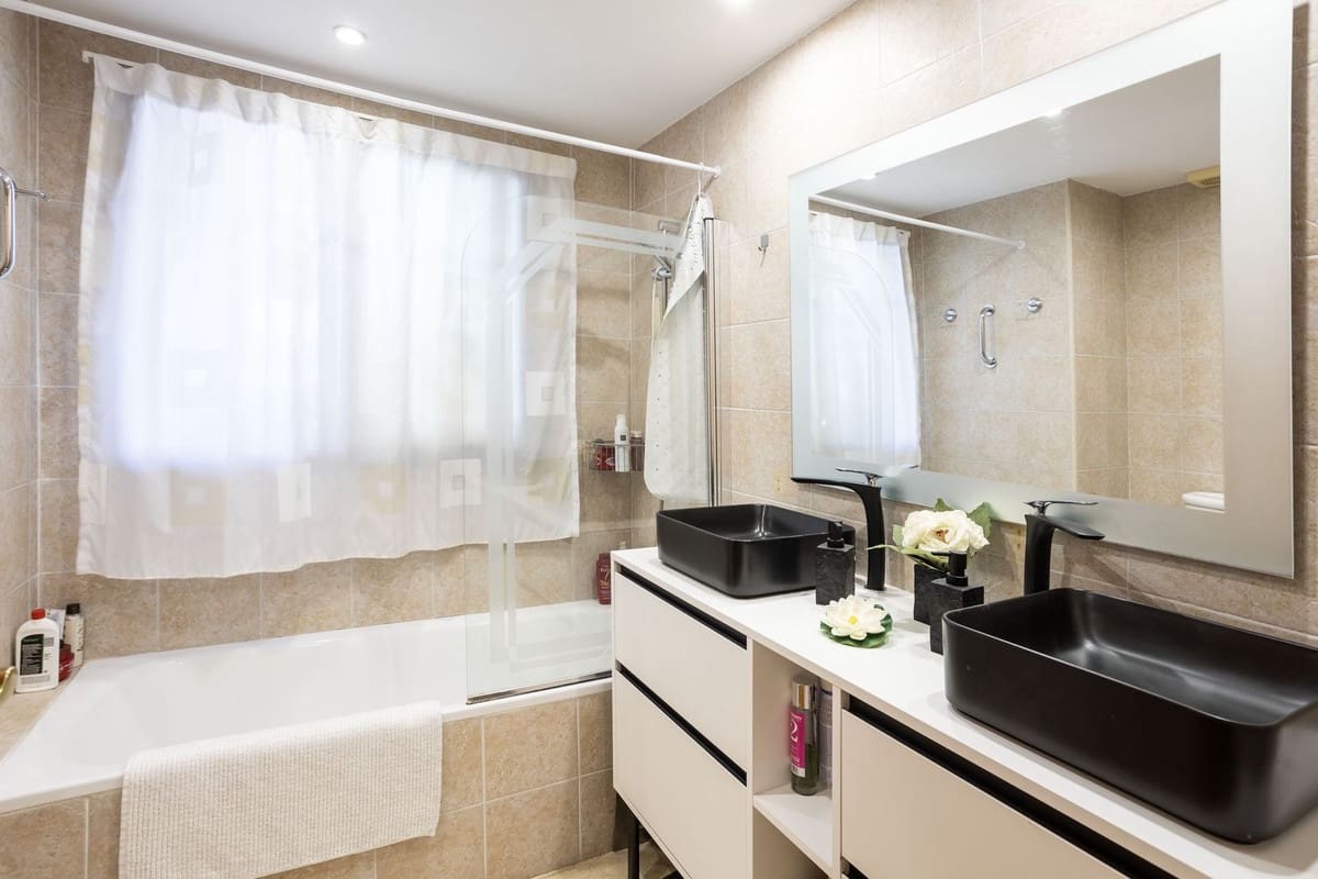 3 sypialnia Apartament na sprzedaż w Estepona z basenem garażem - 395 000 € (Ref: 9955471)