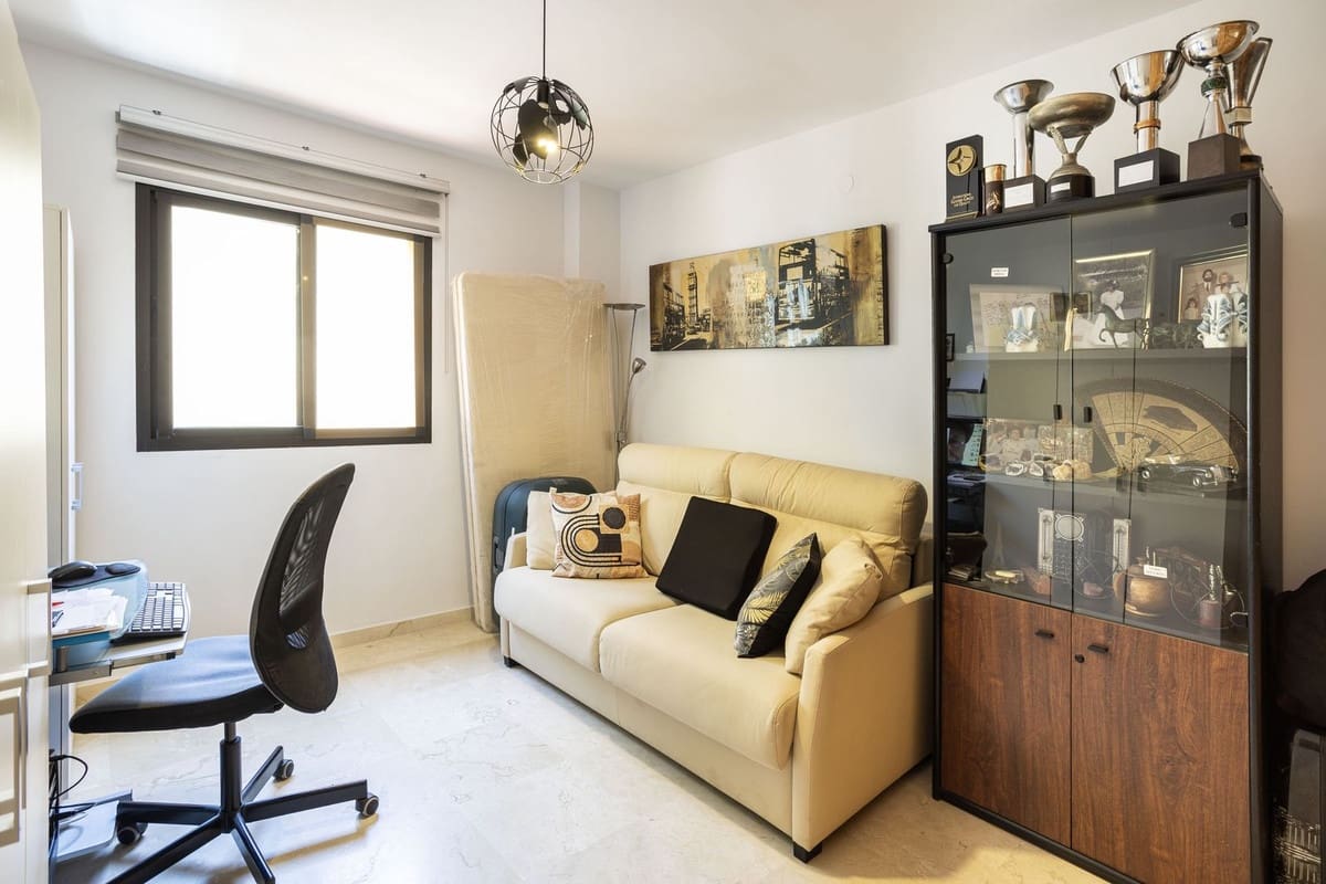 3 sypialnia Apartament na sprzedaż w Estepona z basenem garażem - 395 000 € (Ref: 9955471)