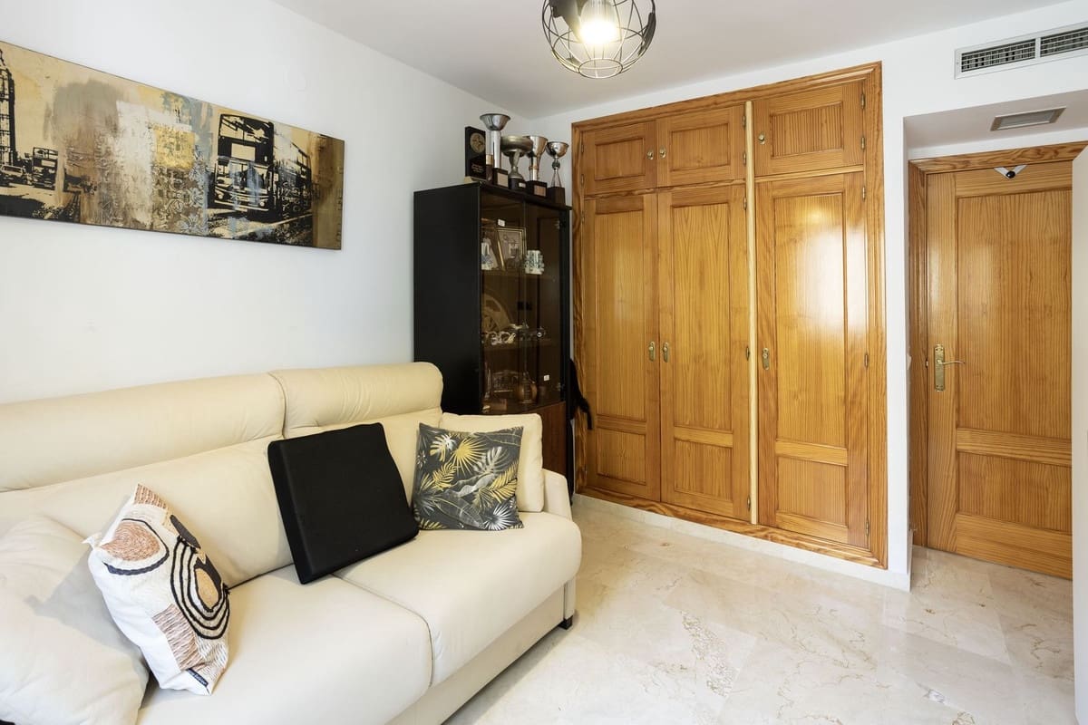 3 sypialnia Apartament na sprzedaż w Estepona z basenem garażem - 395 000 € (Ref: 9955471)