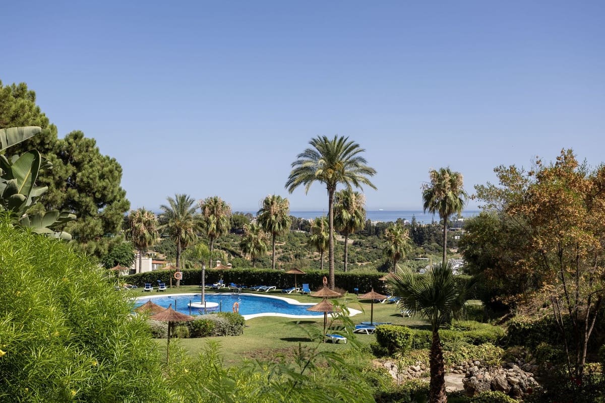 3 sypialnia Apartament na sprzedaż w Estepona z basenem garażem - 395 000 € (Ref: 9955471)