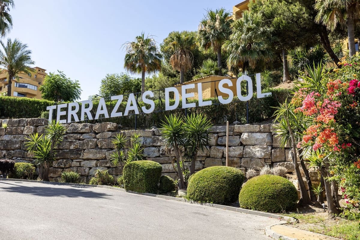 3 sypialnia Apartament na sprzedaż w Estepona z basenem garażem - 395 000 € (Ref: 9955471)