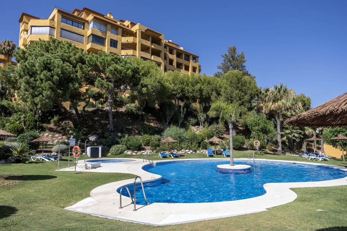 3 sypialnia Apartament na sprzedaż w Estepona z basenem garażem - 395 000 € (Ref: 9955471)