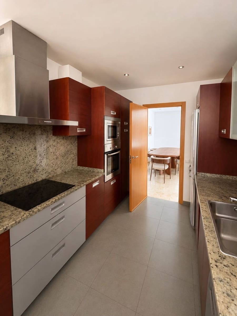 3 sovrum Lägenhet till salu i Los Monteros med pool - 425 000 € (Ref: 9964193)