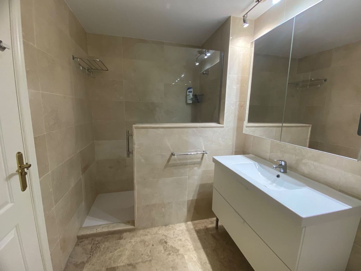 3 soveværelse Lejlighed til salg i San Pedro de Alcantara med swimmingpool garage - € 599.000 (Ref: 9965577)