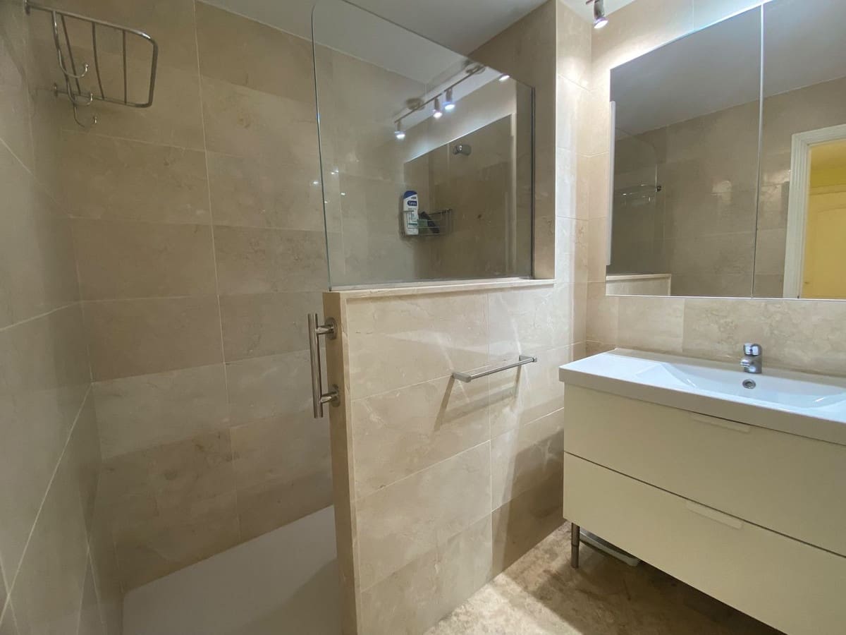 3 soveværelse Lejlighed til salg i San Pedro de Alcantara med swimmingpool garage - € 599.000 (Ref: 9965577)