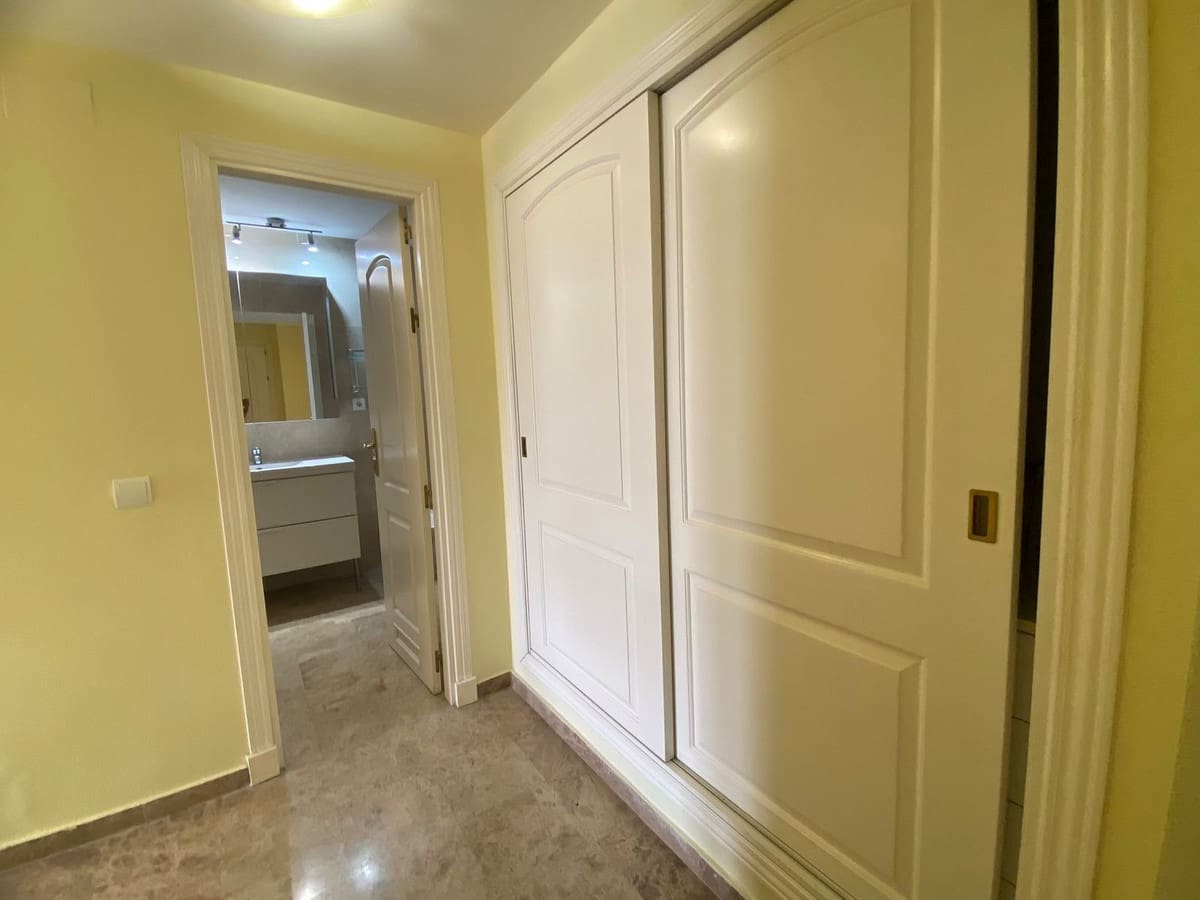 3 soveværelse Lejlighed til salg i San Pedro de Alcantara med swimmingpool garage - € 599.000 (Ref: 9965577)