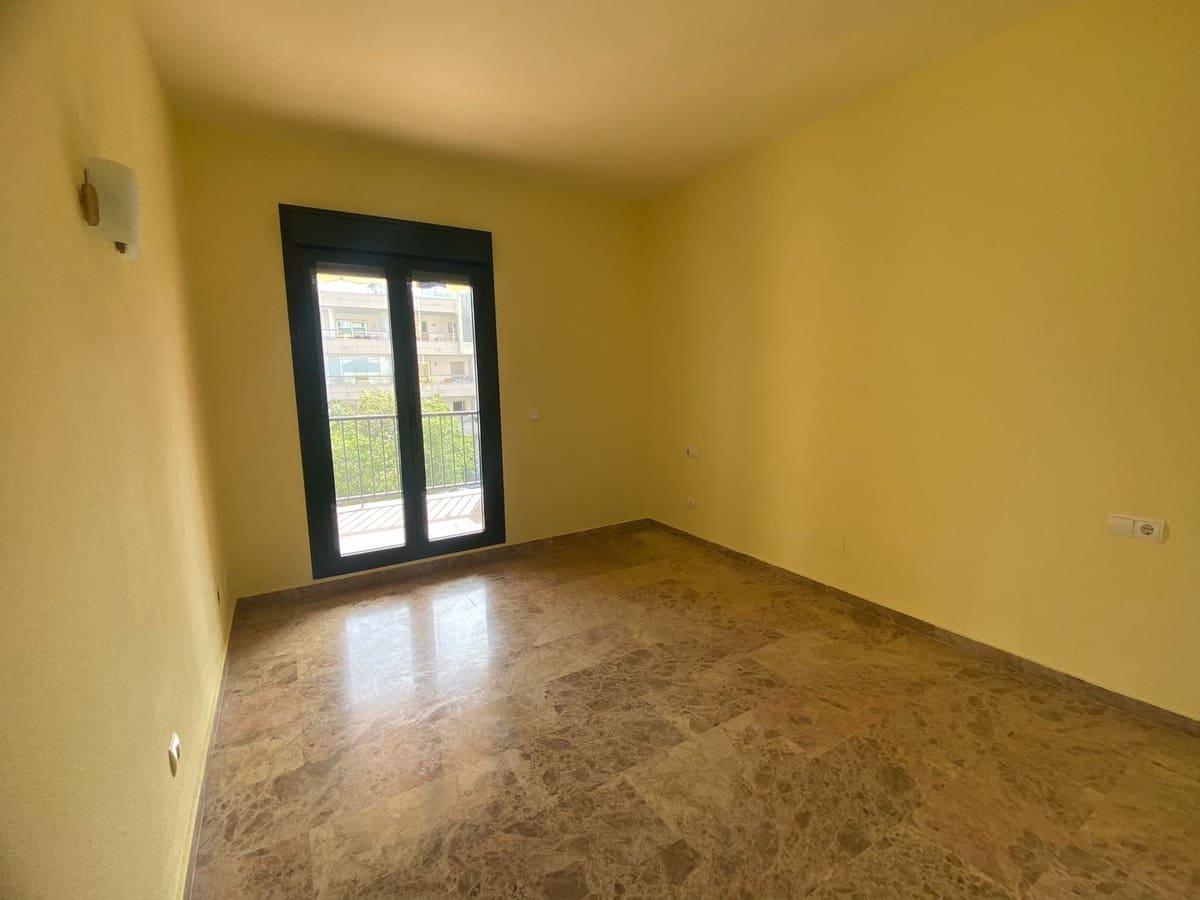 3 soveværelse Lejlighed til salg i San Pedro de Alcantara med swimmingpool garage - € 599.000 (Ref: 9965577)