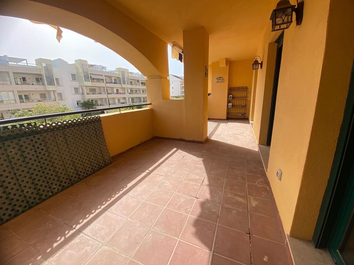 3 soveværelse Lejlighed til salg i San Pedro de Alcantara med swimmingpool garage - € 599.000 (Ref: 9965577)