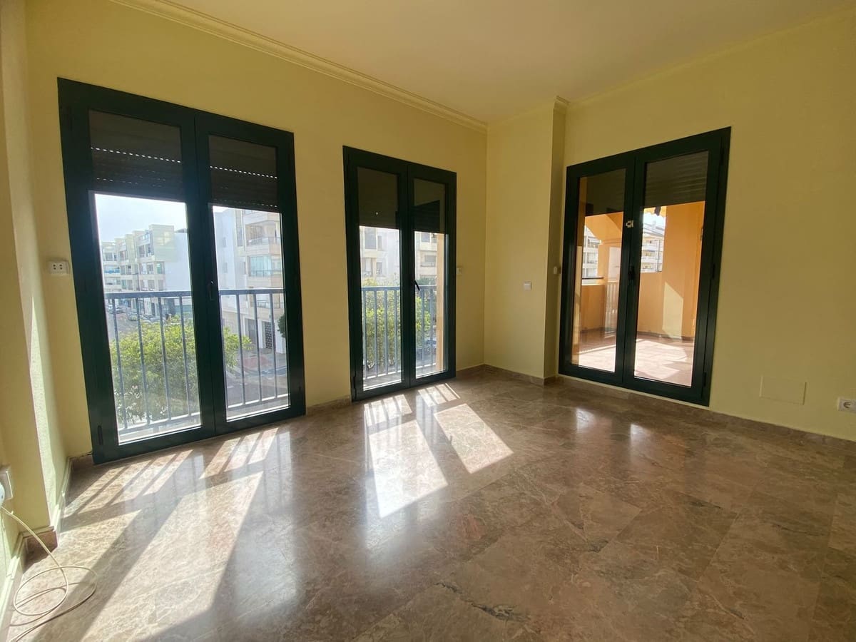 3 soveværelse Lejlighed til salg i San Pedro de Alcantara med swimmingpool garage - € 599.000 (Ref: 9965577)