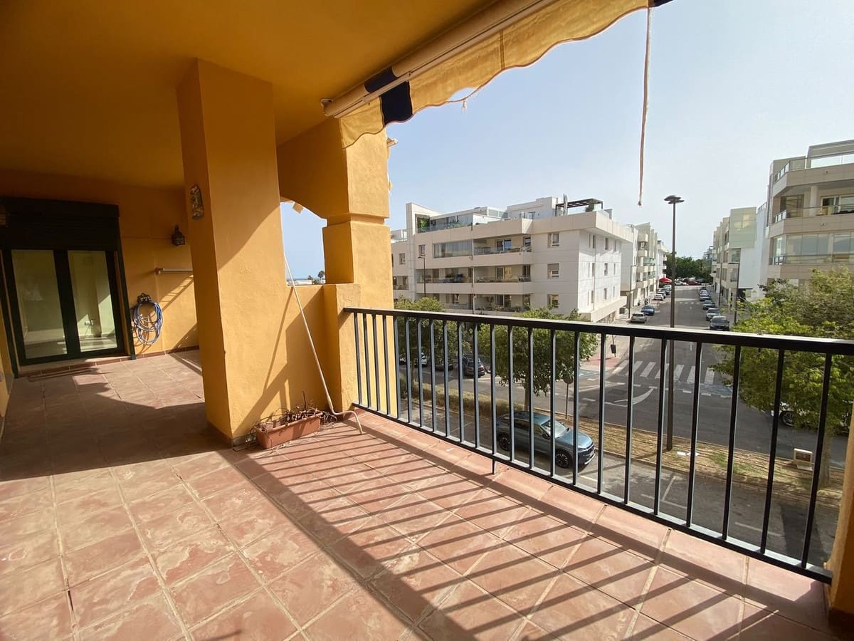 3 soveværelse Lejlighed til salg i San Pedro de Alcantara med swimmingpool garage - € 599.000 (Ref: 9965577)