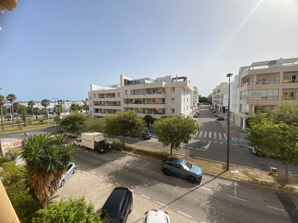3 soveværelse Lejlighed til salg i San Pedro de Alcantara med swimmingpool garage - € 599.000 (Ref: 9965577)
