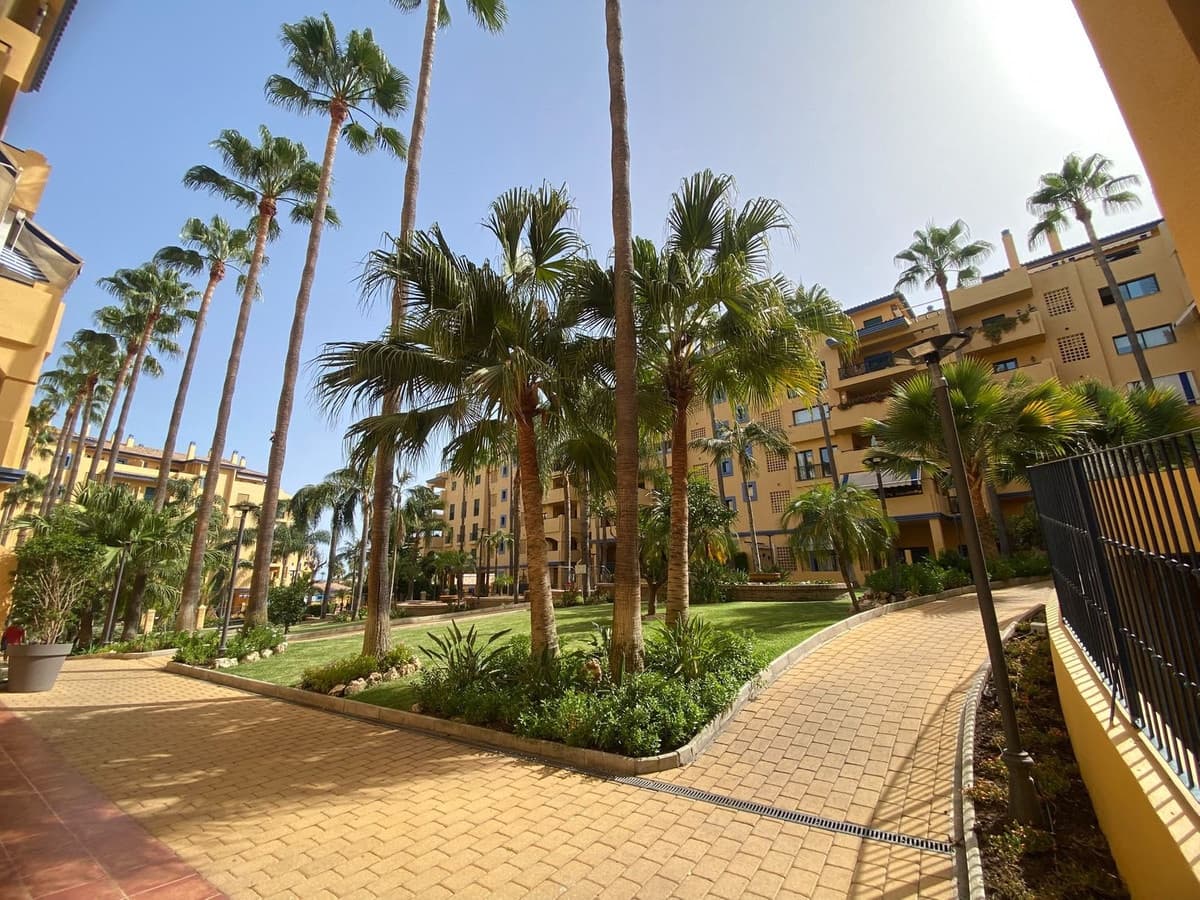 3 soveværelse Lejlighed til salg i San Pedro de Alcantara med swimmingpool garage - € 599.000 (Ref: 9965577)