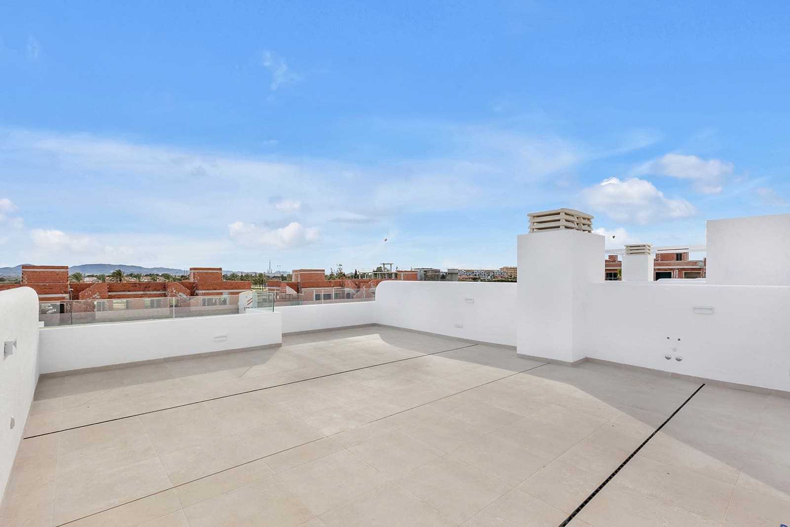 Apartamento de 2 habitaciones en Los Alcázares en venta con piscina garaje - 344.900 € (Ref: 10046763)