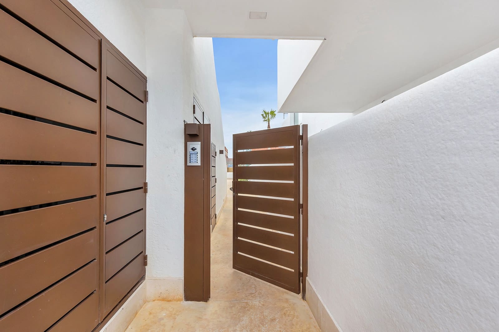 Apartamento de 2 habitaciones en Los Alcázares en venta con piscina garaje - 344.900 € (Ref: 10046763)