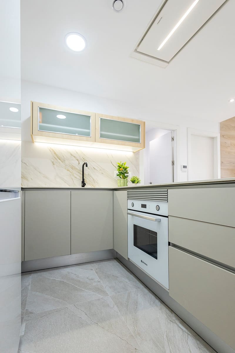 Apartamento de 2 habitaciones en Torrevieja en venta con piscina garaje - 269.000 € (Ref: 10164079)