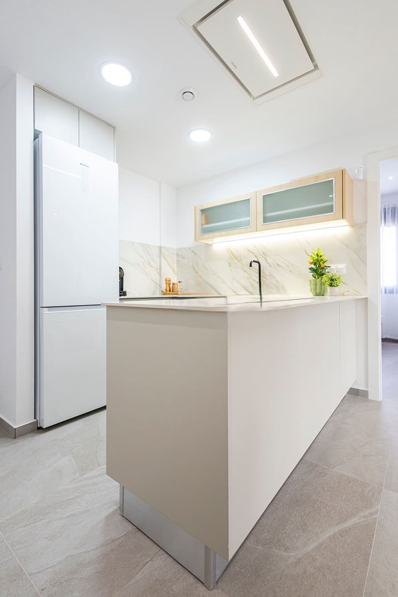 Apartamento de 2 habitaciones en Torrevieja en venta con piscina garaje - 269.000 € (Ref: 10164079)