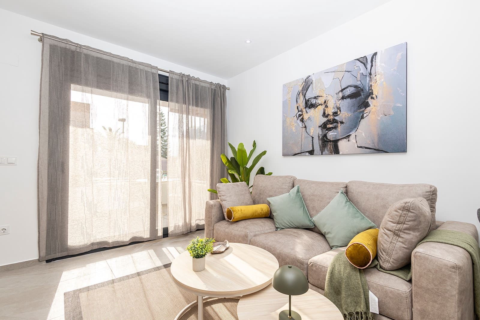 Apartamento de 2 habitaciones en Torrevieja en venta con piscina garaje - 269.000 € (Ref: 10164079)