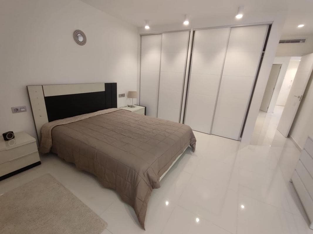 Apartment for sale in Torrevieja with pool - € 299,900 (Ref: 10181198)