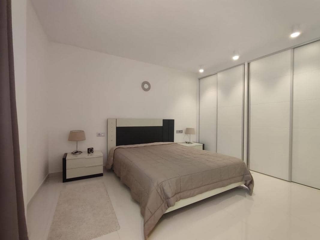 Apartment for sale in Torrevieja with pool - € 299,900 (Ref: 10181198)
