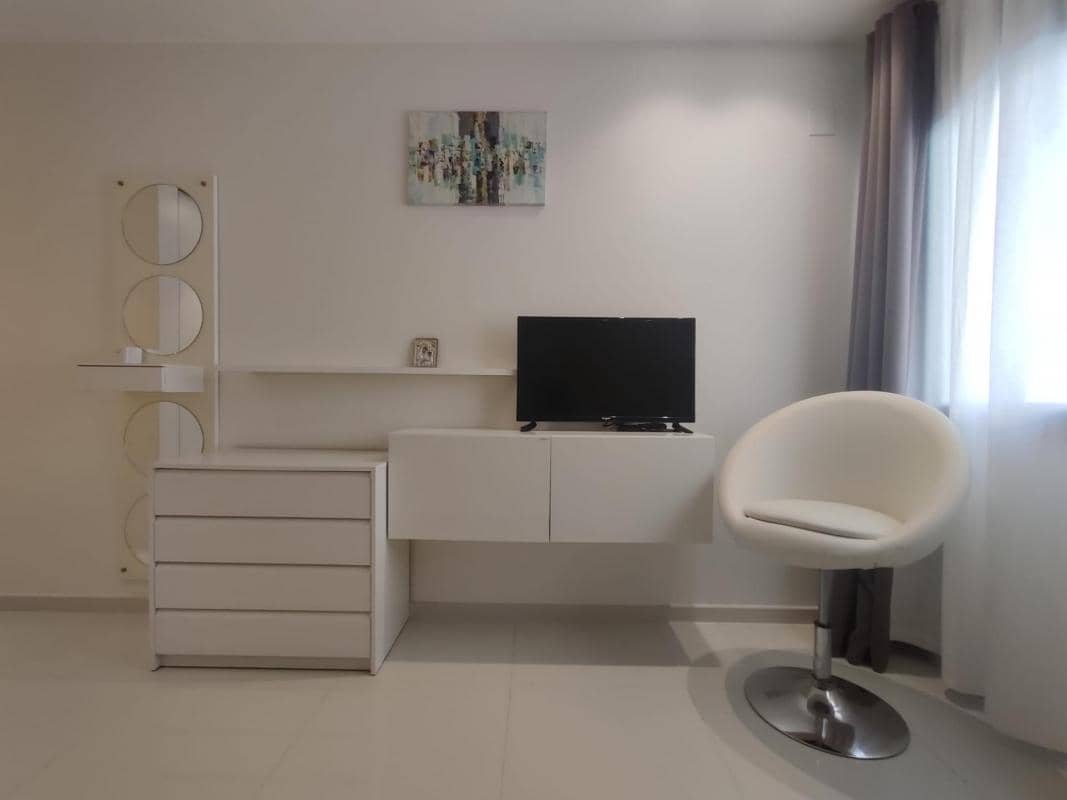 Apartment for sale in Torrevieja with pool - € 299,900 (Ref: 10181198)
