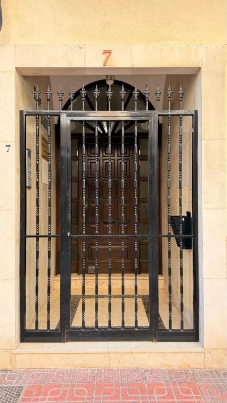 1 sovrum Lägenhet till salu i Torrevieja med garage - 149 900 € (Ref: 10181211)
