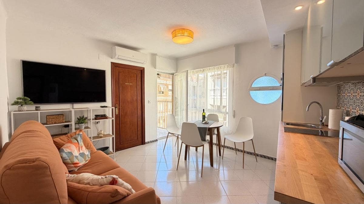 1 sovrum Lägenhet till salu i Torrevieja med garage - 149 900 € (Ref: 10181211)
