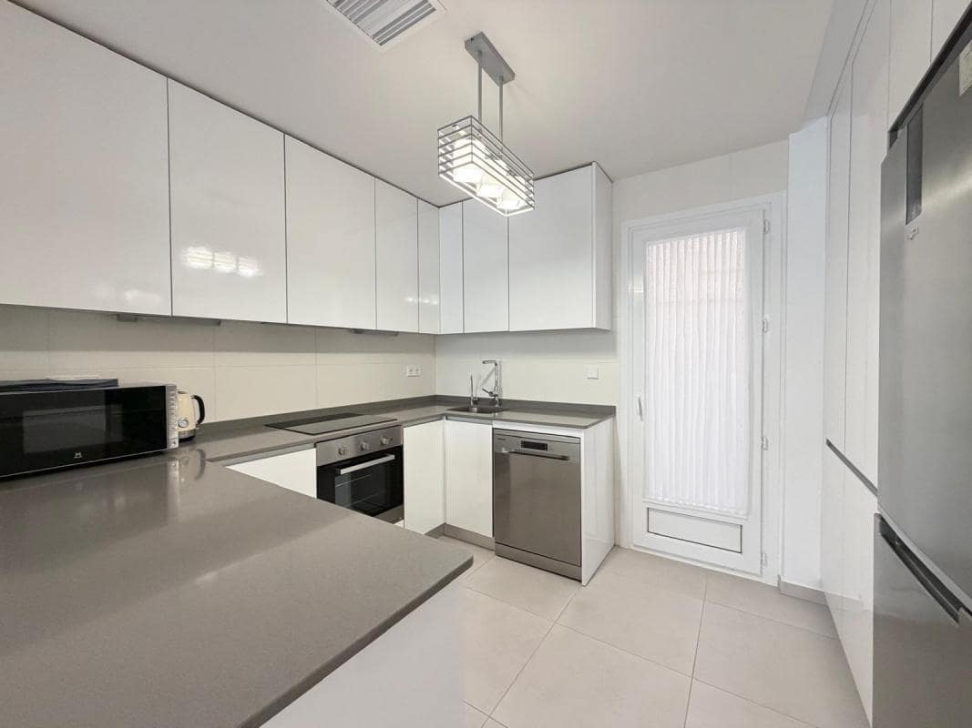 3 soveværelse Byhus til salg i Torrevieja med swimmingpool garage - € 370.000 (Ref: 10181216)