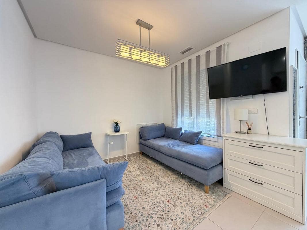 3 soveværelse Byhus til salg i Torrevieja med swimmingpool garage - € 370.000 (Ref: 10181216)