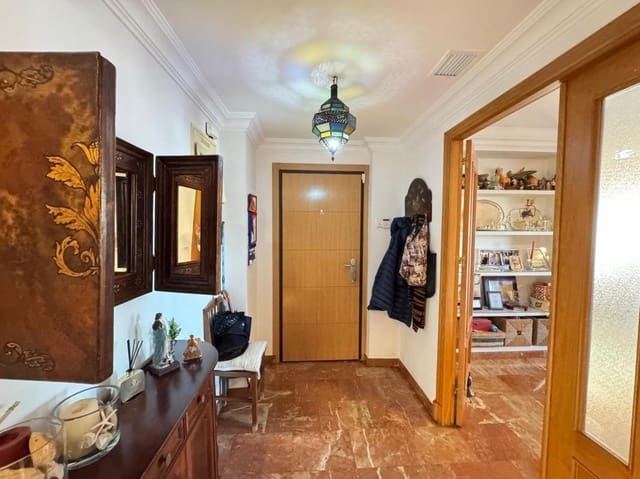 4 bedroom Apartment for sale in Centro - Muelle Pesquero, Torrevieja with garage - € 380,000 (Ref: 10181230)