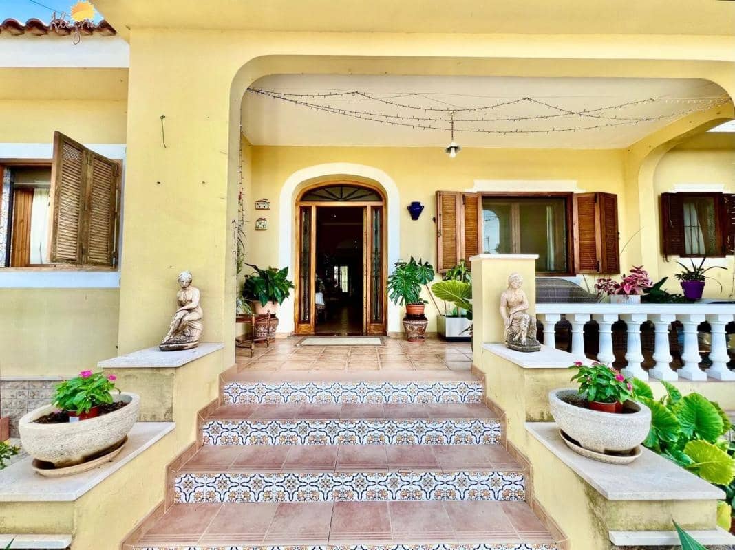 3 bedroom Villa for sale in Daya Vieja with pool garage - € 850,000 (Ref: 10181268)