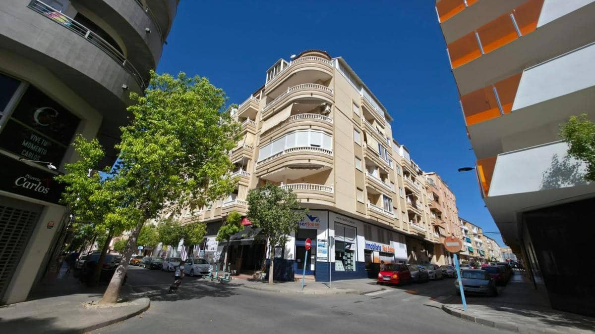 Apartamento de 3 habitaciones en Torrevieja en venta con piscina - 179.900 € (Ref: 10181269)