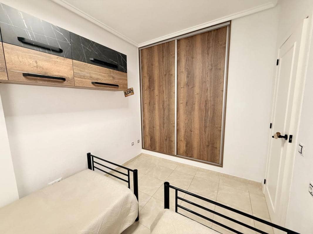 Apartamento de 1 habitación en Torrevieja en venta con piscina - 167.950 € (Ref: 10181272)