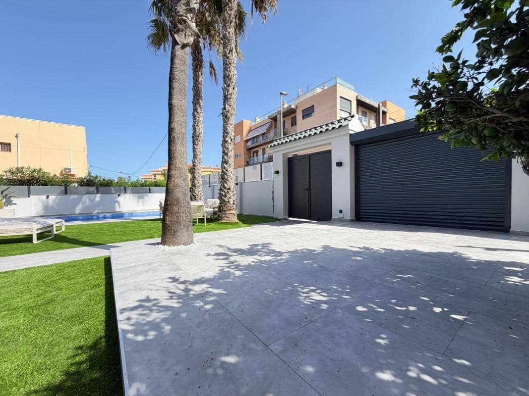 4 bedroom Villa for sale in Torrevieja with pool garage - € 699,000 (Ref: 10181274)