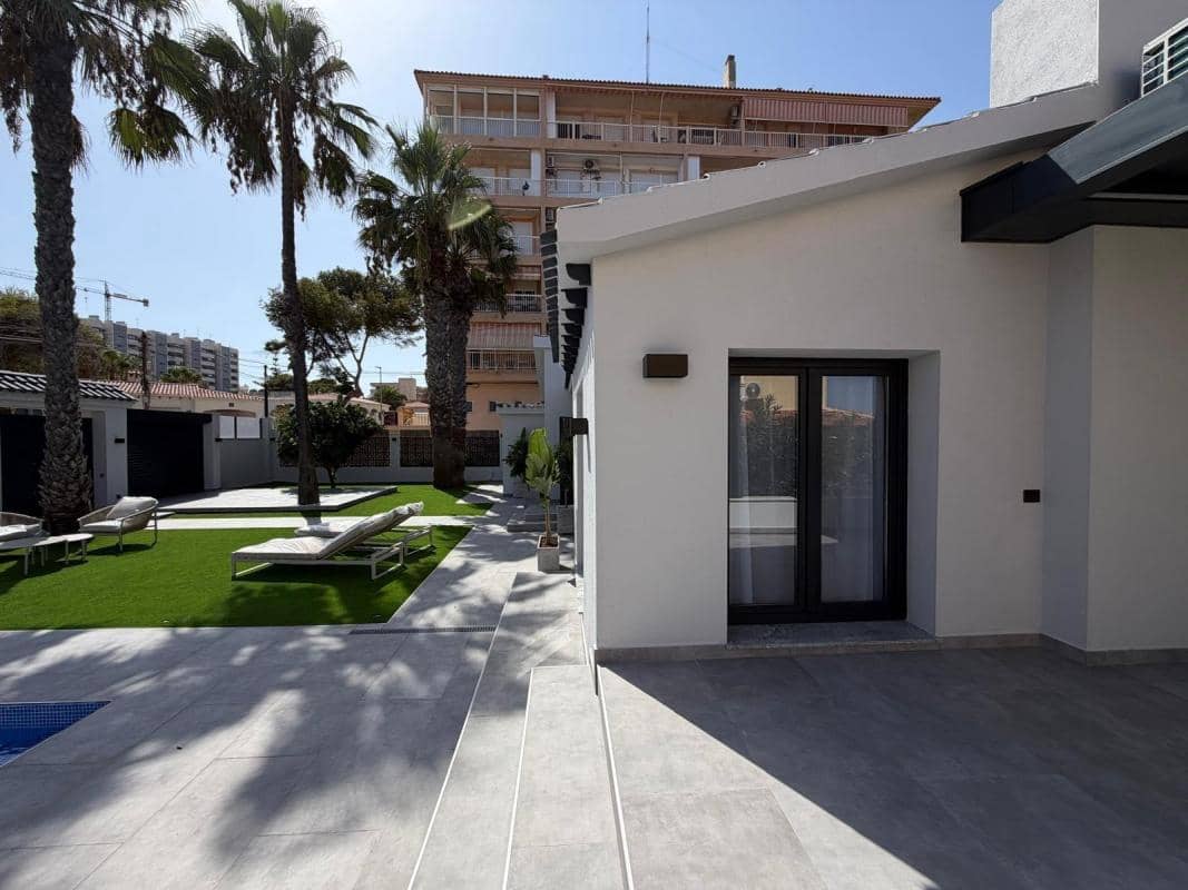 4 bedroom Villa for sale in Torrevieja with pool garage - € 699,000 (Ref: 10181274)