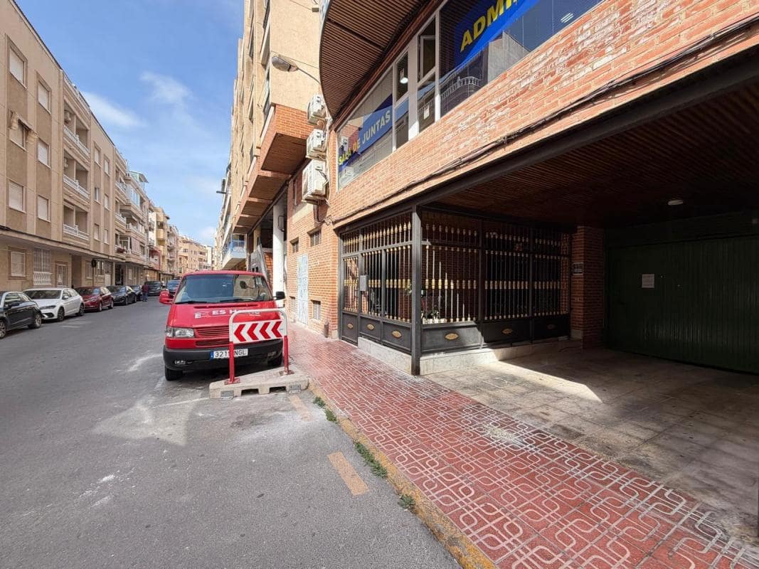 Garasje til salgs i Torrevieja - € 22 000 (Ref: 10181281)