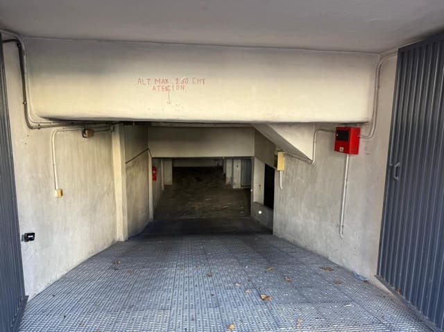 Garaż na sprzedaż w Las Piscinas Naturales, Torrevieja - 12 900 € (Ref: 10181288)