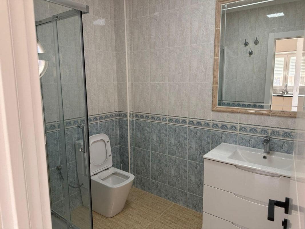 4 soveværelse Villa til salg i Torrevieja med swimmingpool - € 470.000 (Ref: 10181300)