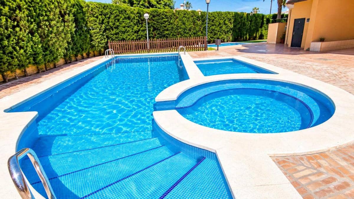 2 soveværelse Lejlighed til salg i Torrevieja med swimmingpool garage - € 260.000 (Ref: 10181309)