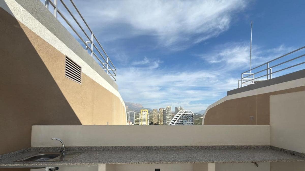 3 bedroom Apartment for sale in Benidorm with pool garage - € 1,439,000 (Ref: 10181330)