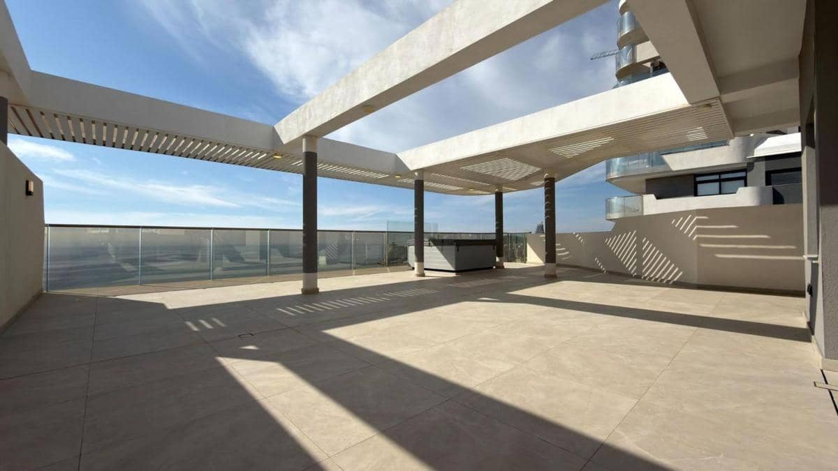 3 bedroom Apartment for sale in Benidorm with pool garage - € 1,439,000 (Ref: 10181330)