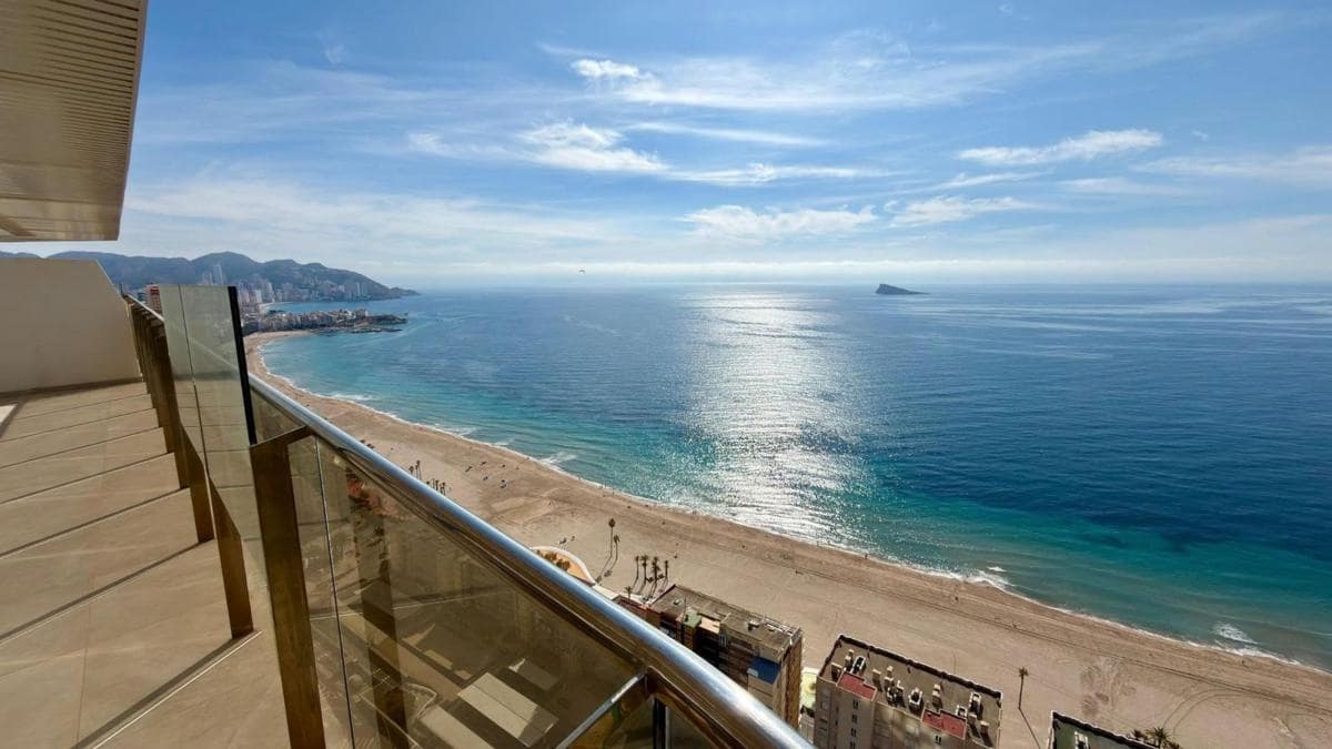 3 bedroom Apartment for sale in Benidorm with pool garage - € 1,439,000 (Ref: 10181330)