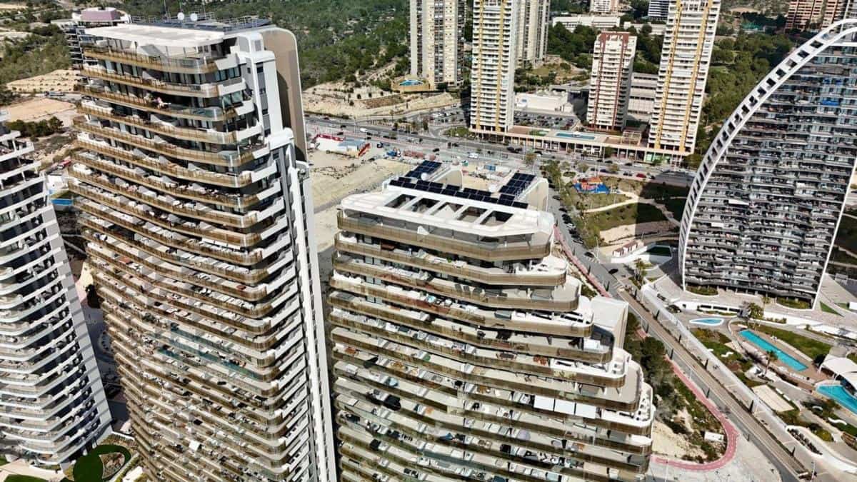 3 bedroom Apartment for sale in Benidorm with pool garage - € 1,439,000 (Ref: 10181330)