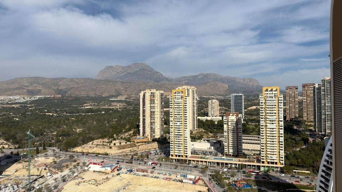 3 bedroom Apartment for sale in Benidorm with pool garage - € 1,439,000 (Ref: 10181330)
