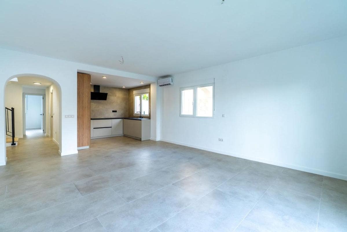 Chalet de 3 habitaciones en El Campello en venta con garaje - 549.500 € (Ref: 10181332)